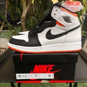 Air Jordan 1 High “Electro Orange” Size 6.5Y